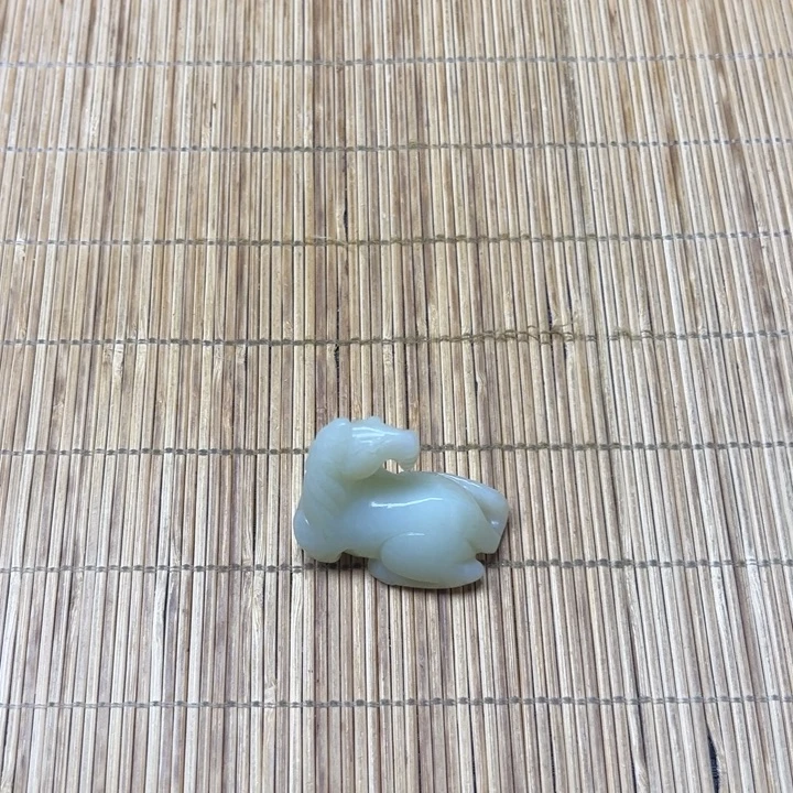 和田玉未镶嵌把件