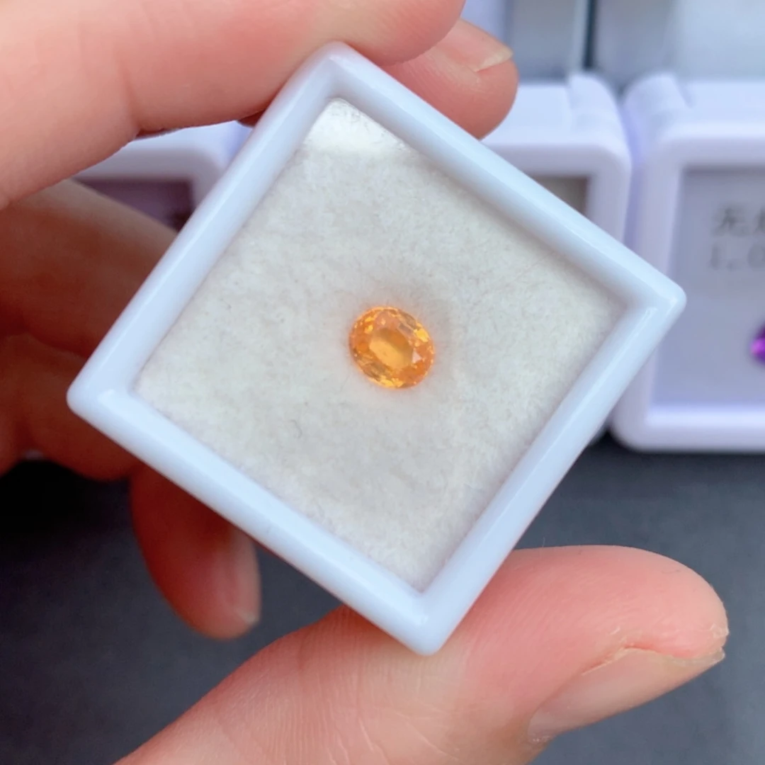 未镶嵌1.01克拉裸石石榴石（芬达石）