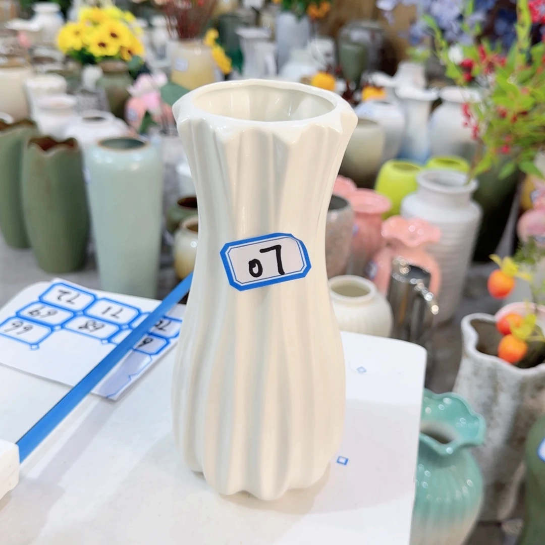 07号陶瓷高20厘米微瑕一个