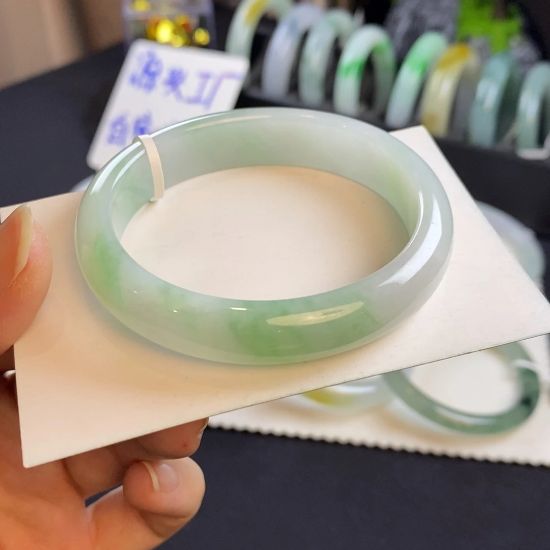 翡翠未镶嵌手镯甜绿贵妃53.8