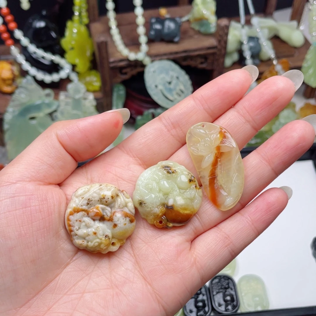 初****蛇纹石玉未镶嵌颈饰