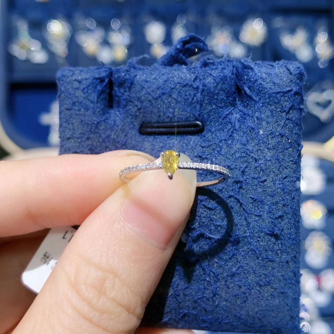 【闪购商品】钻石铂Pt950镶嵌耳饰黄钻水滴戒指