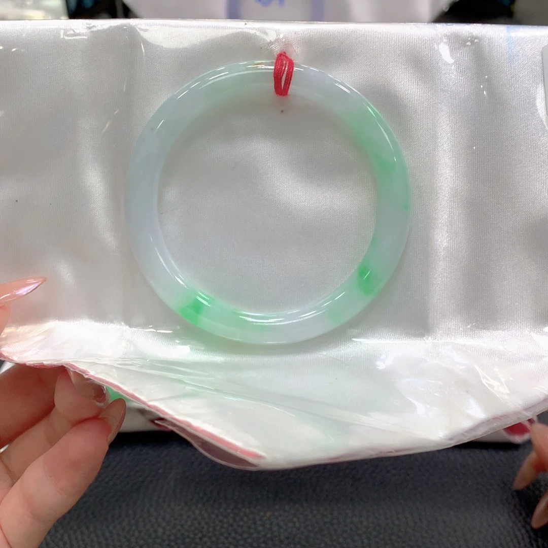 翡翠未镶嵌手镯翡翠