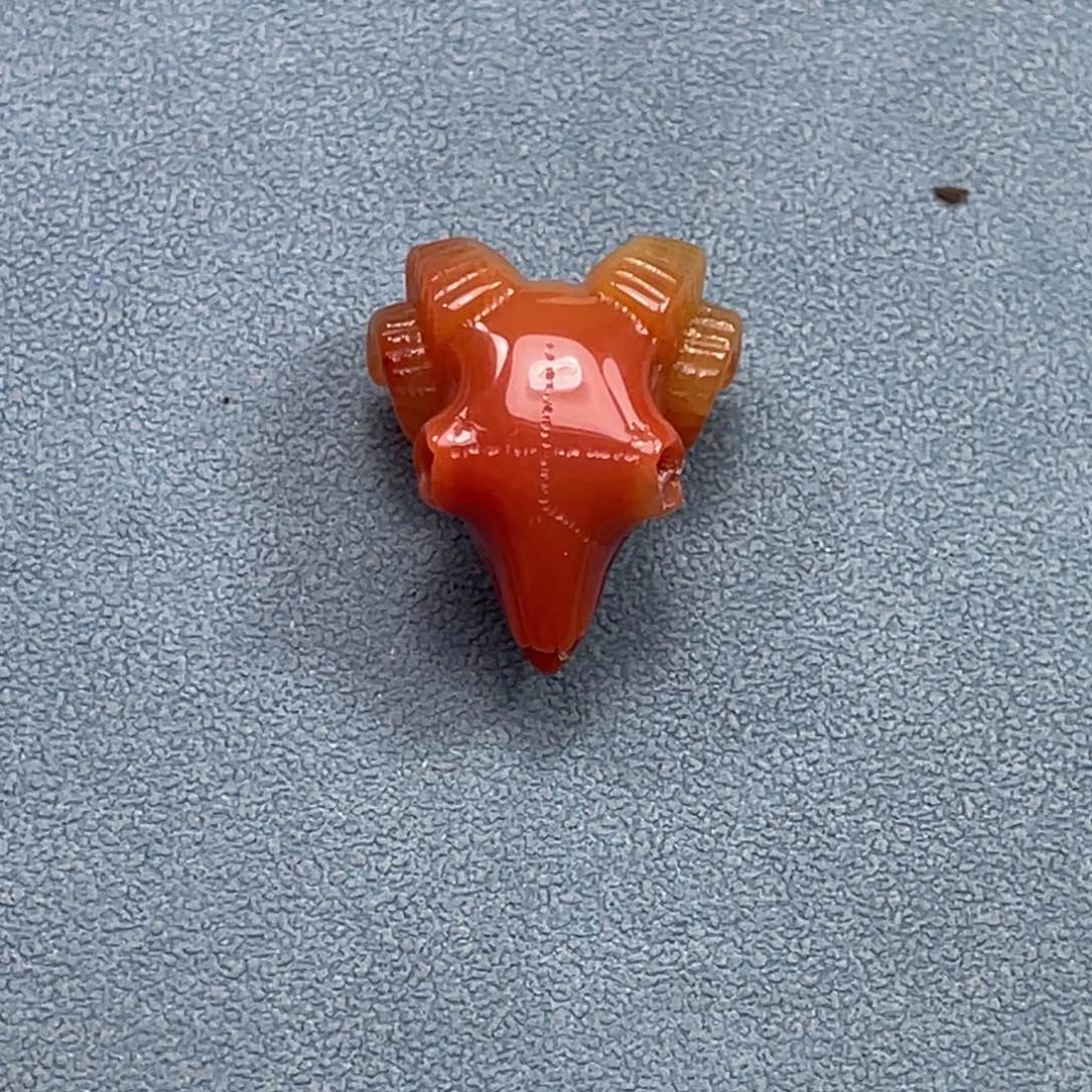 南红玛瑙吊坠未镶嵌