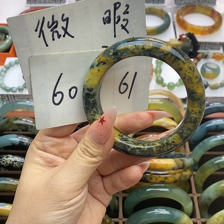 蛇纹石玉手镯合金张*红