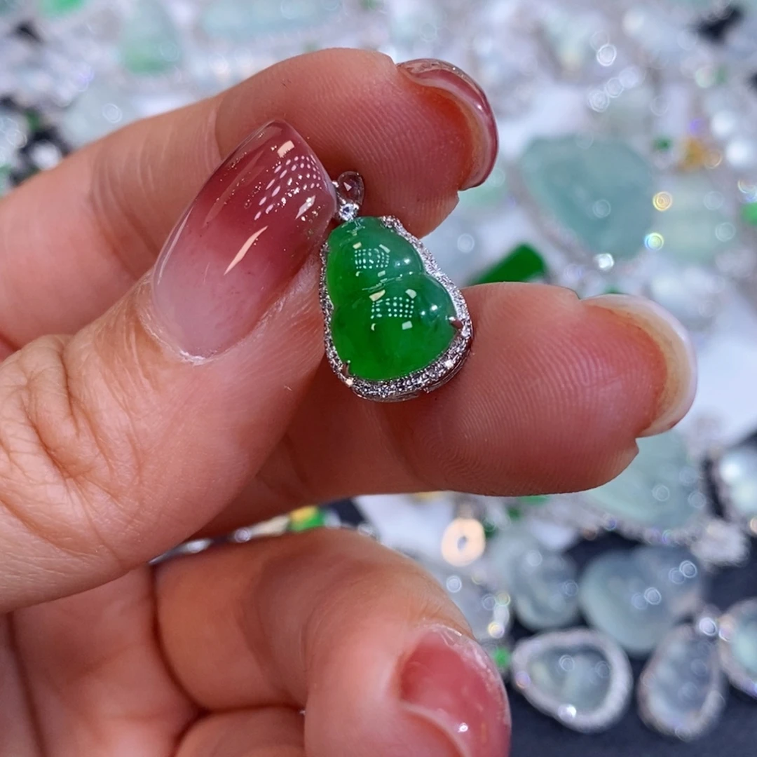 翡翠18K金镶嵌颈饰