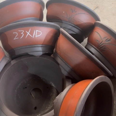 紫砂花盆100-8。      23-10