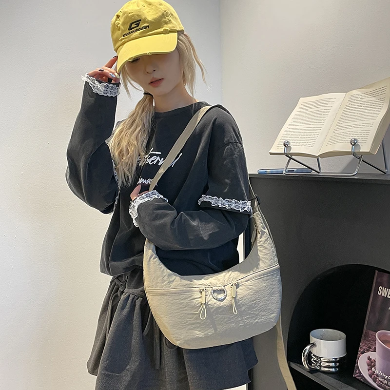 休闲尼龙布包包女2025新款时尚爆款斜挎饺子包百搭小众单肩通勤包