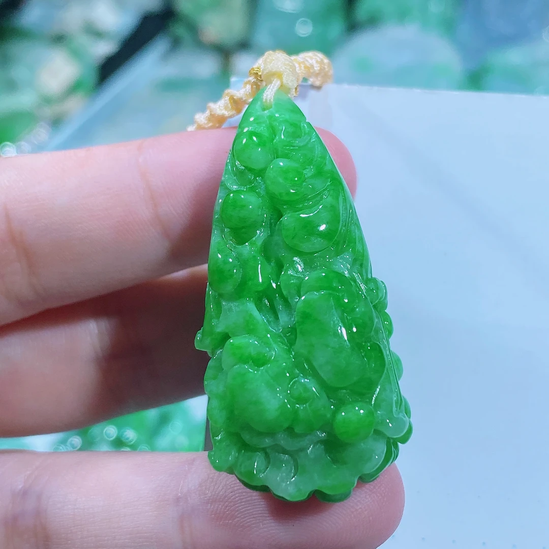 缅甸天然A货翡翠阳绿白菜吊坠