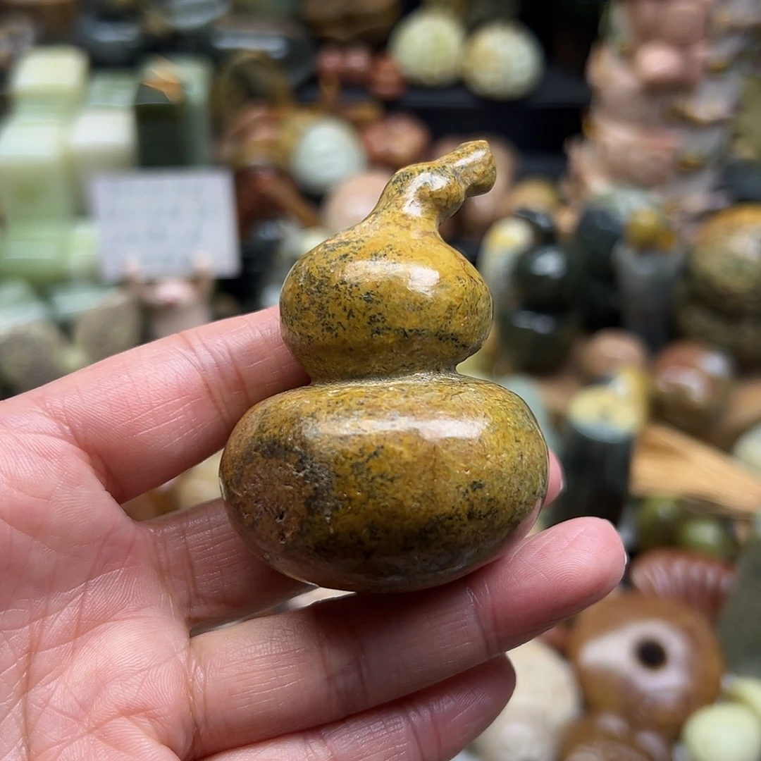 岫岩河磨玉（透闪石质玉）未镶嵌颈饰河磨玉葫芦