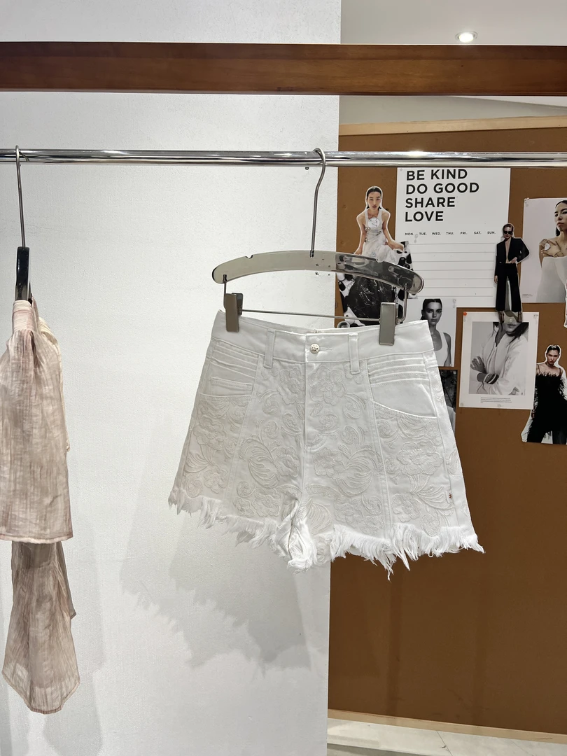 纯色短裤高腰夏季磨毛镂空烫钻休闲风短裤