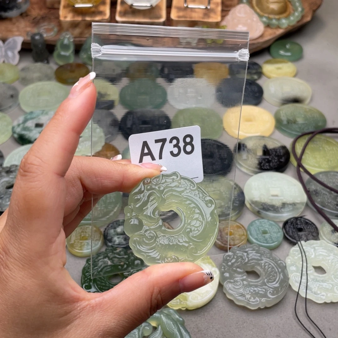 林***帅未镶嵌蛇纹石玉颈饰