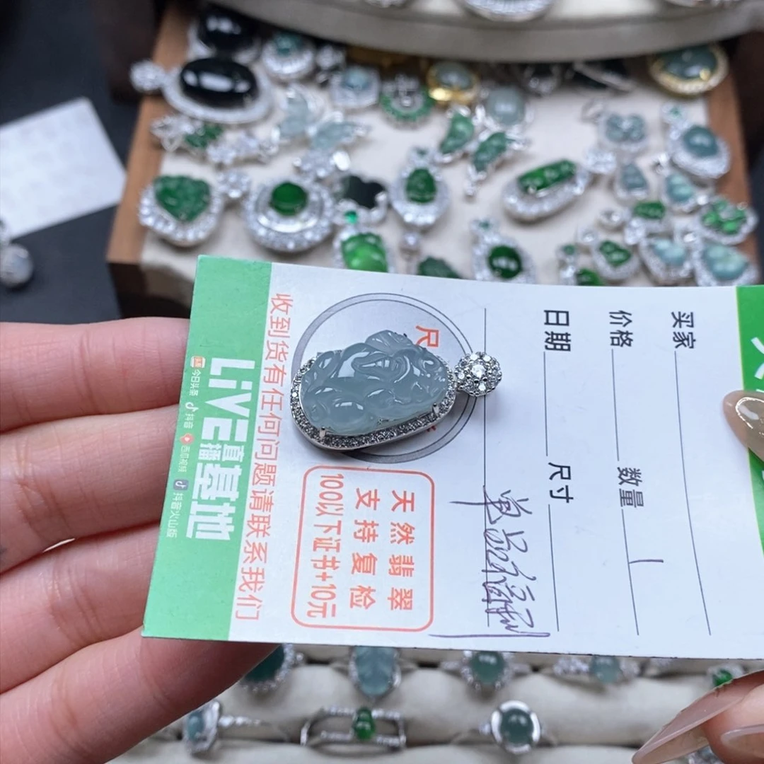 翡翠颈饰未镶嵌翡翠