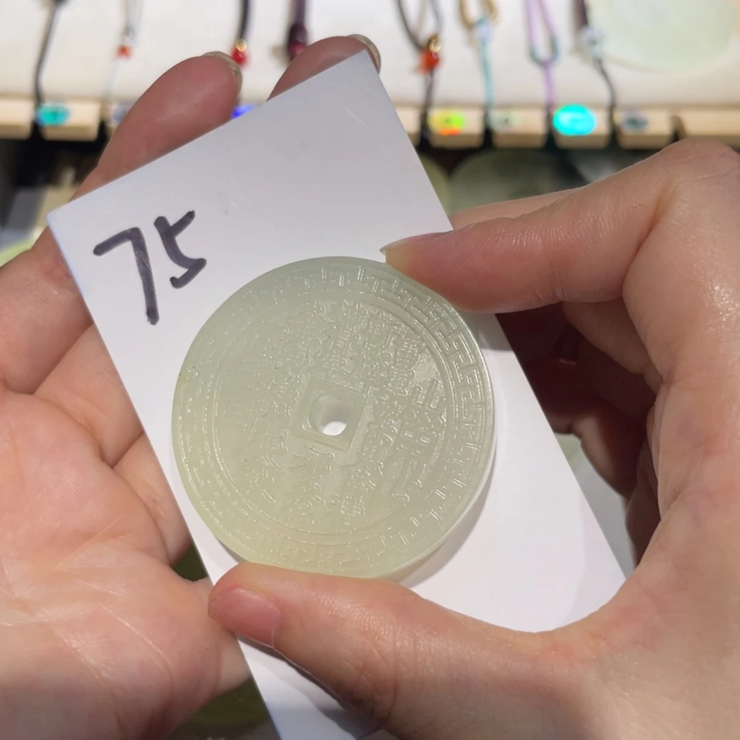 ****吖岫玉未镶嵌颈饰颈饰