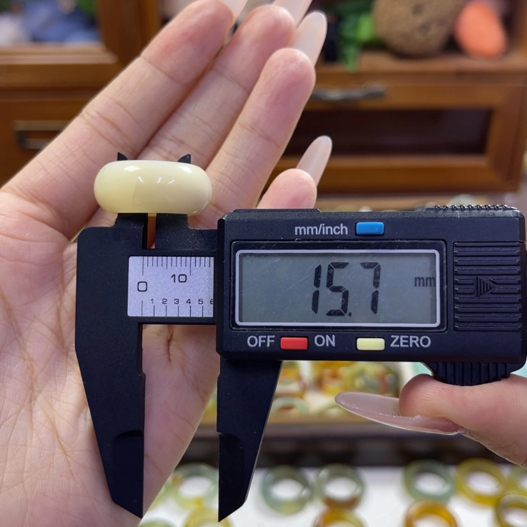 蛇纹石玉未镶嵌手镯瑕疵7