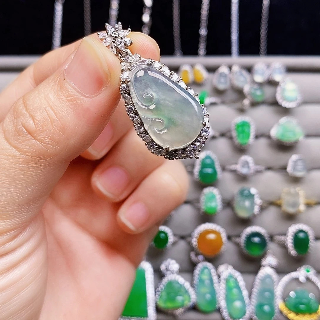 翡翠银S925镶嵌颈饰如意