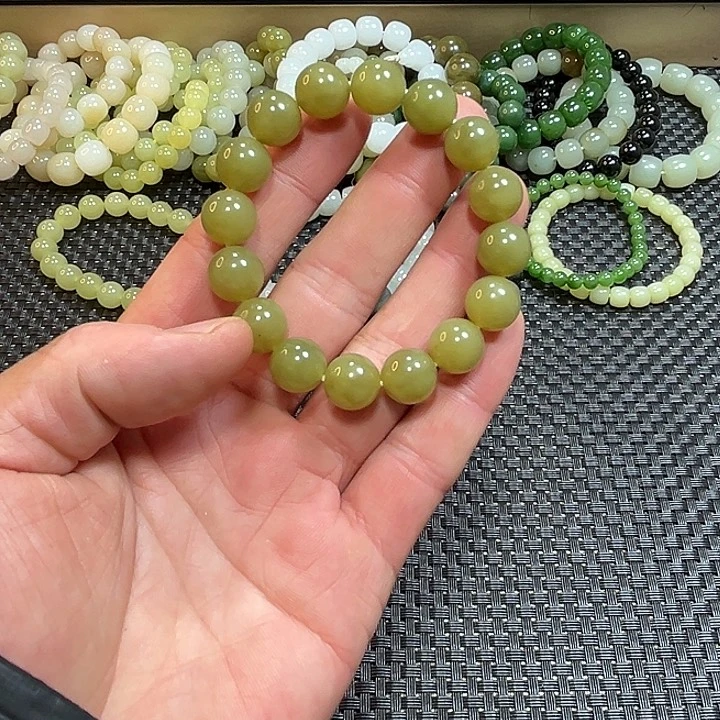 和田玉未镶嵌手串