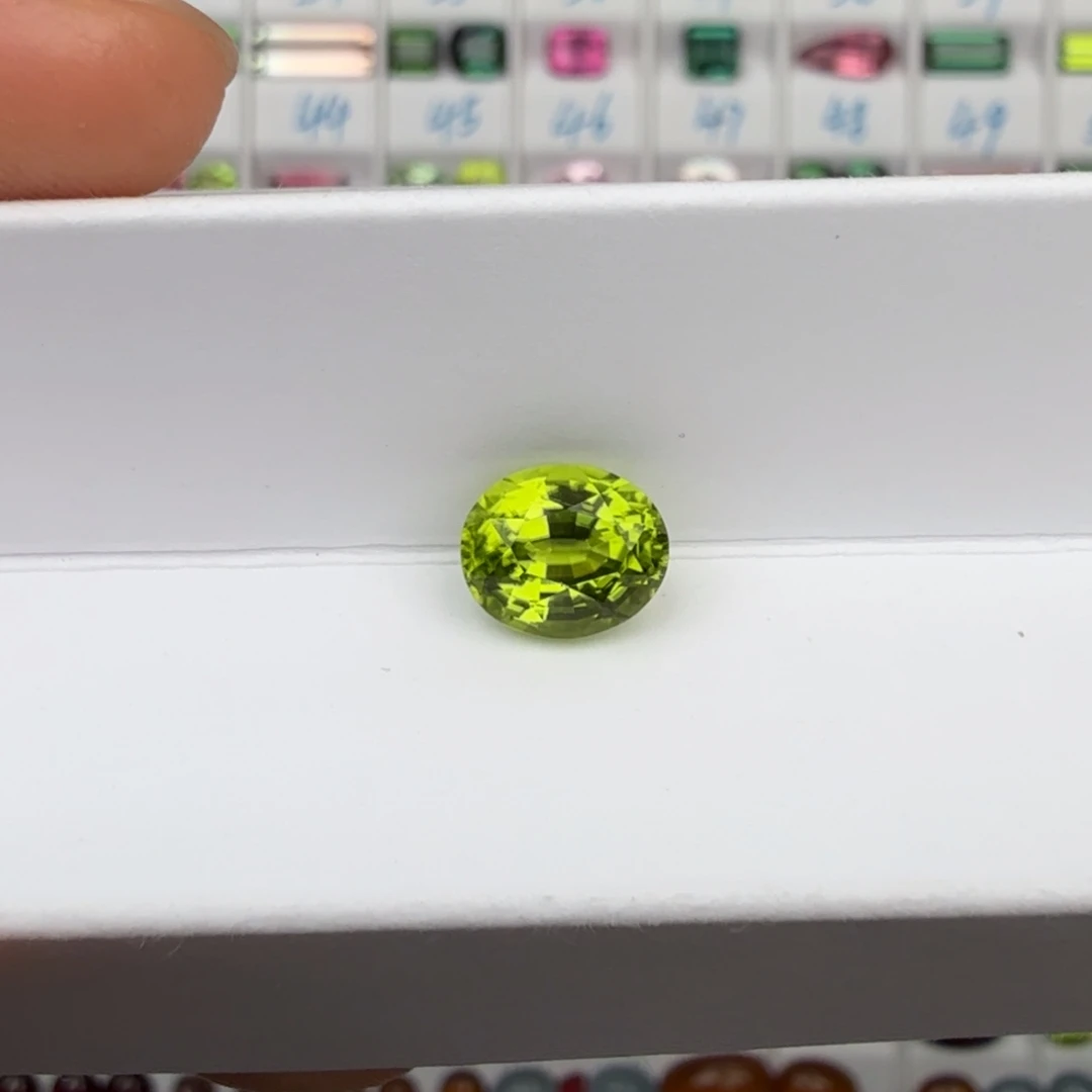 笔搁橄榄石未镶嵌天然2.28克拉