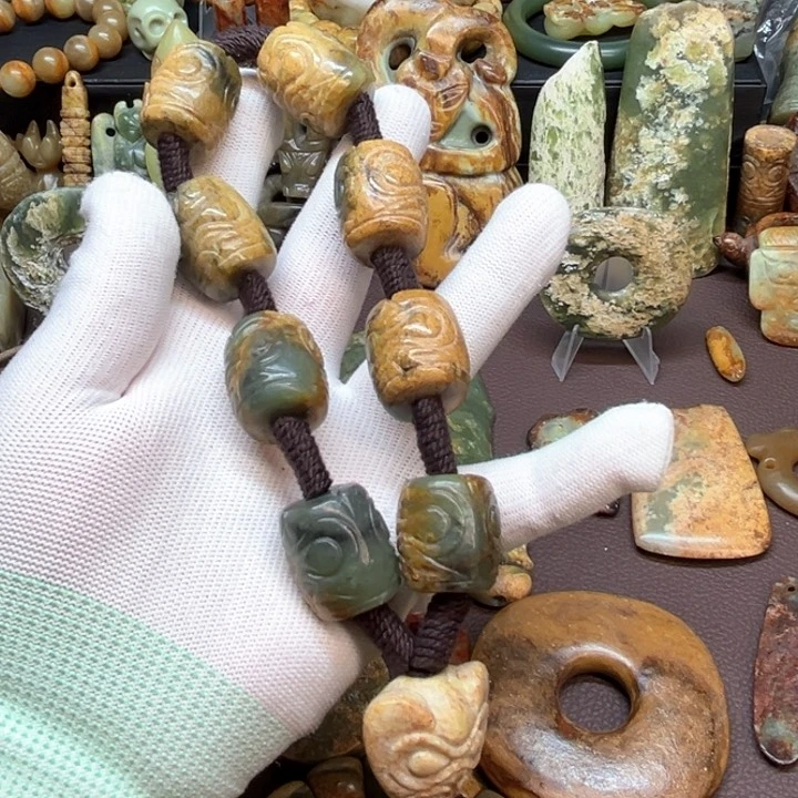 未镶嵌岫岩河磨玉（透闪石质玉）车挂