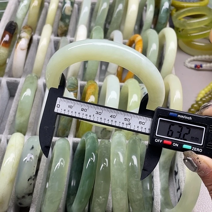 蛇纹石玉未镶嵌手镯269