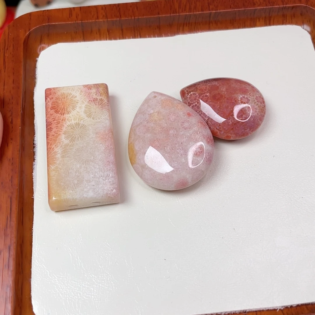 【闪购商品】未镶嵌吊坠(赠链)硅化玉s***?