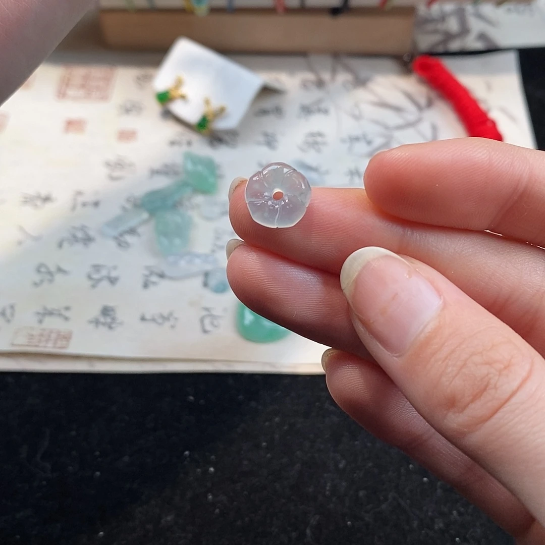 翡翠颈饰未镶嵌娜*天然翡翠