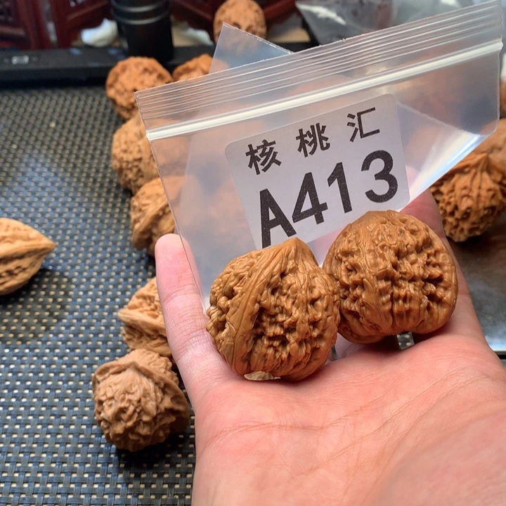 文玩核桃吊坠虎头王