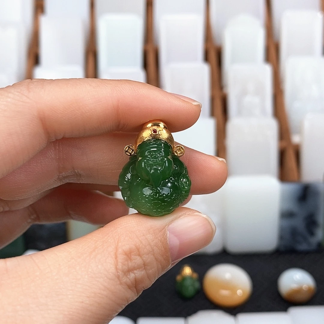 颈饰18K金镶嵌和田玉