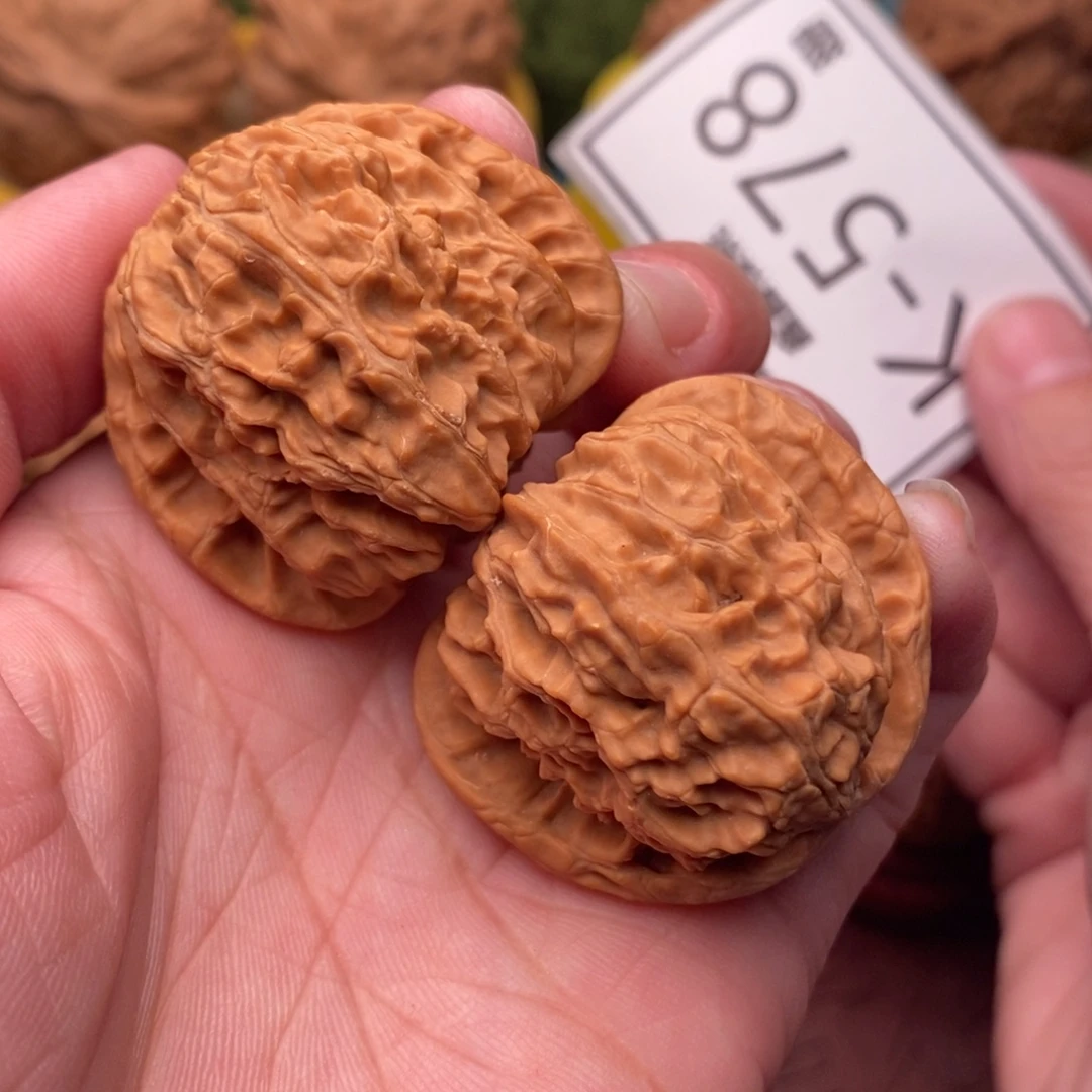 把件桃核狮子头38……