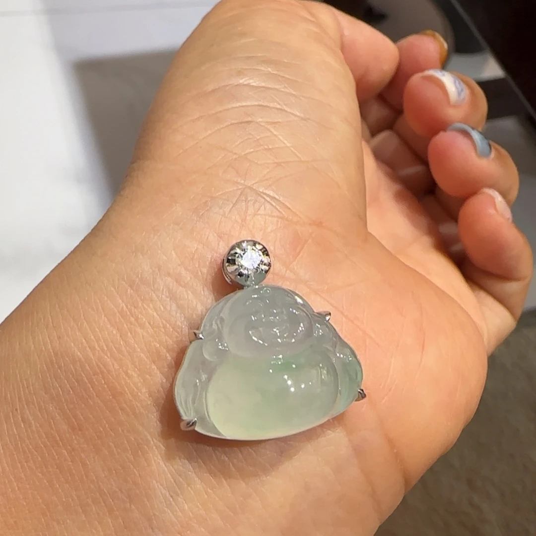 颈饰18K金镶嵌翡翠芸*豆佛公