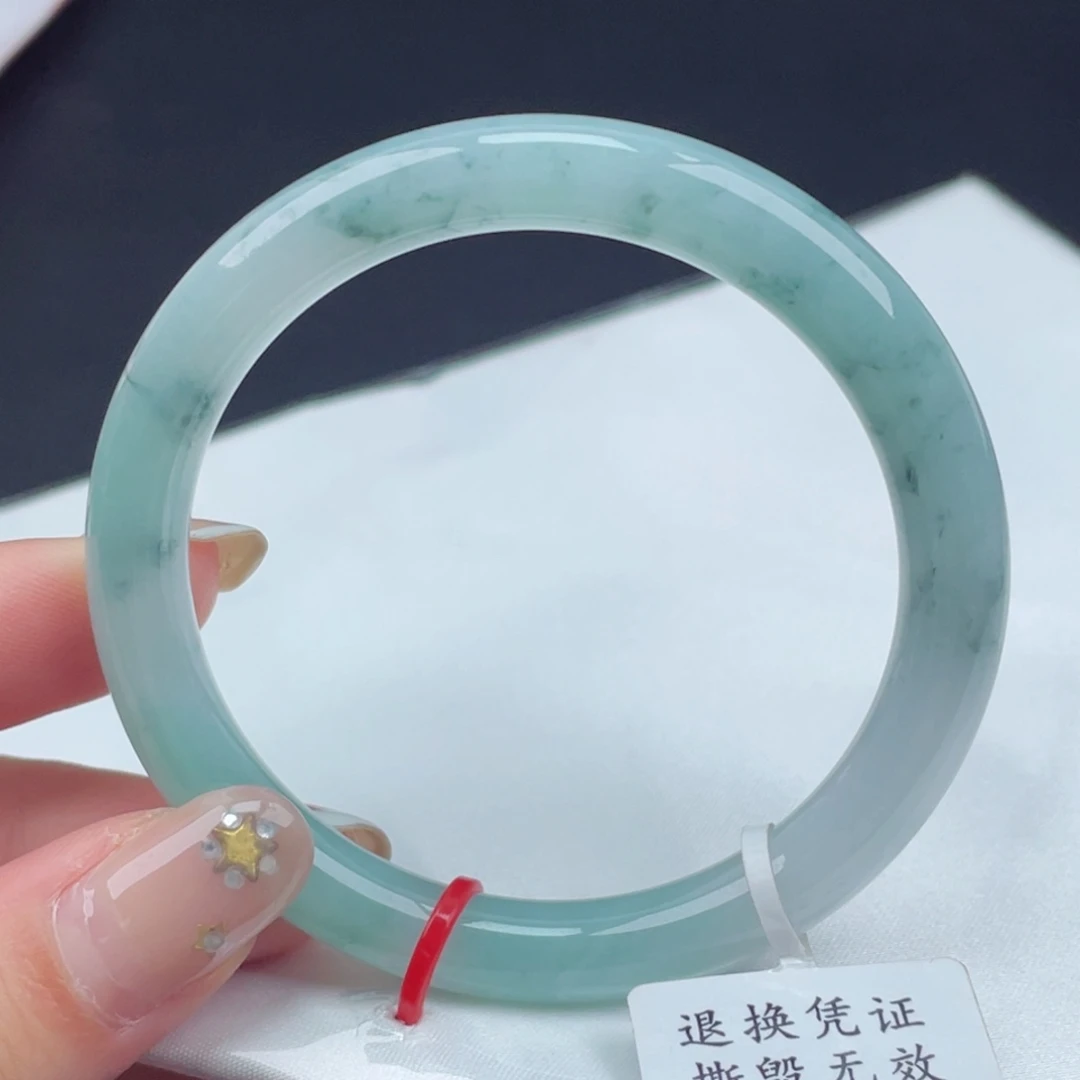 翡翠手镯未镶嵌52圈口
