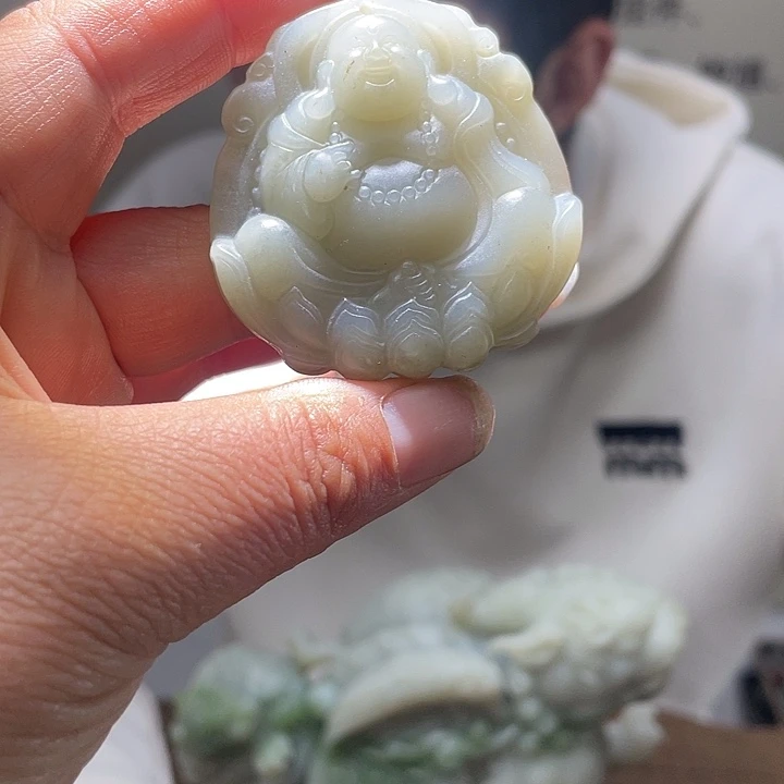 和田玉未镶嵌把件