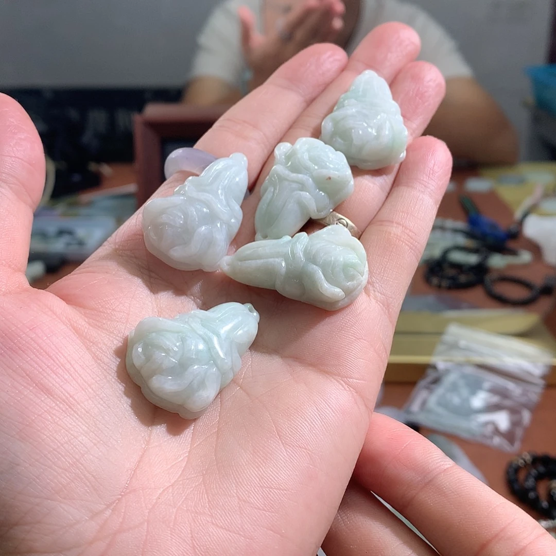 翡翠未镶嵌颈饰5个