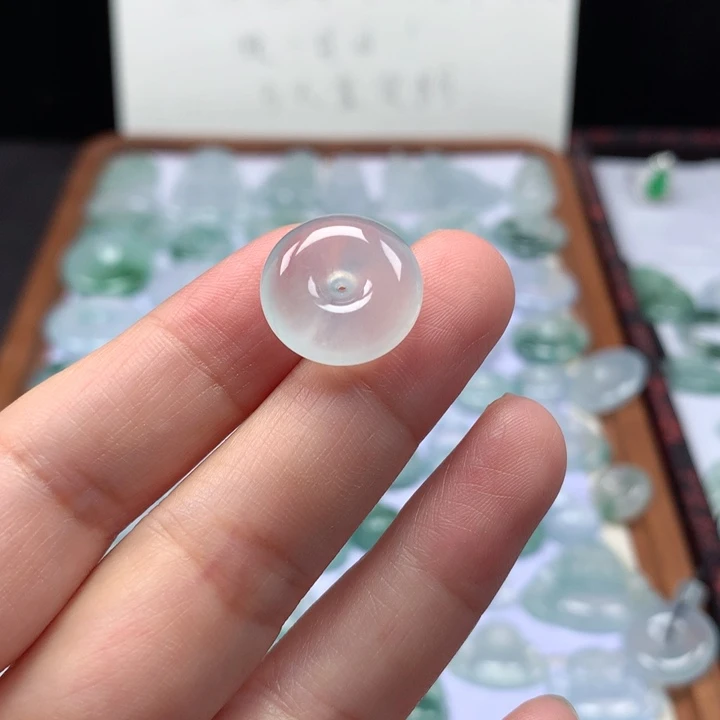 颈饰未镶嵌翡翠冰种平安扣