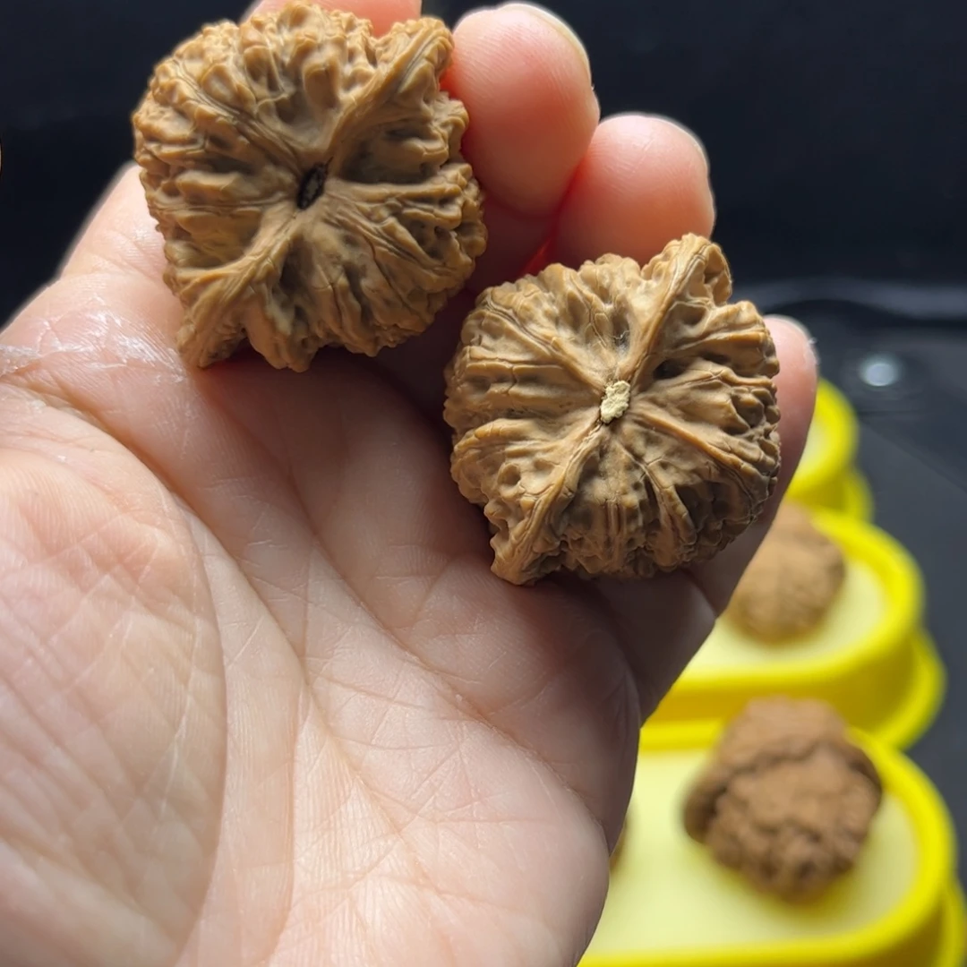 文玩核桃吊坠J**E密纹