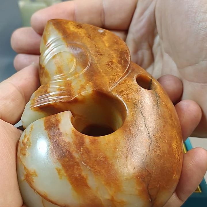 和田玉未镶嵌颈饰戴*