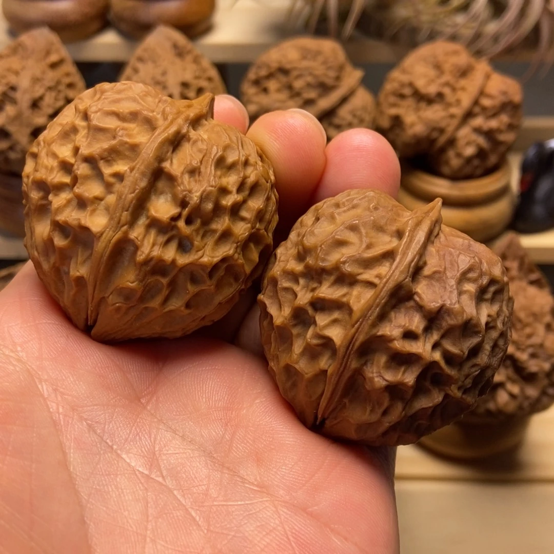 文玩核桃把件桃心皇冠