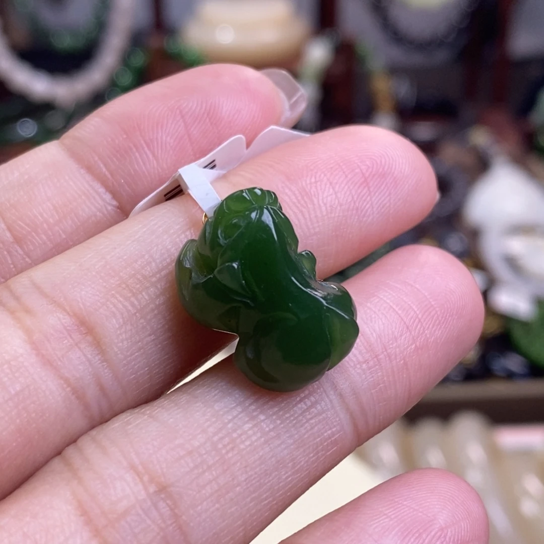 和田玉老矿料碧玉菠菜绿18.k貔貅未镶嵌