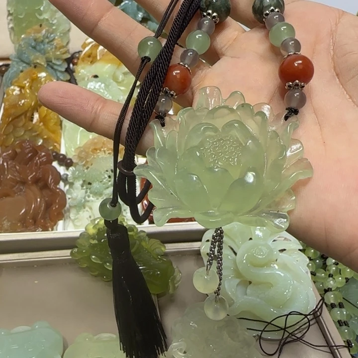 蛇纹石玉吊坠未镶嵌