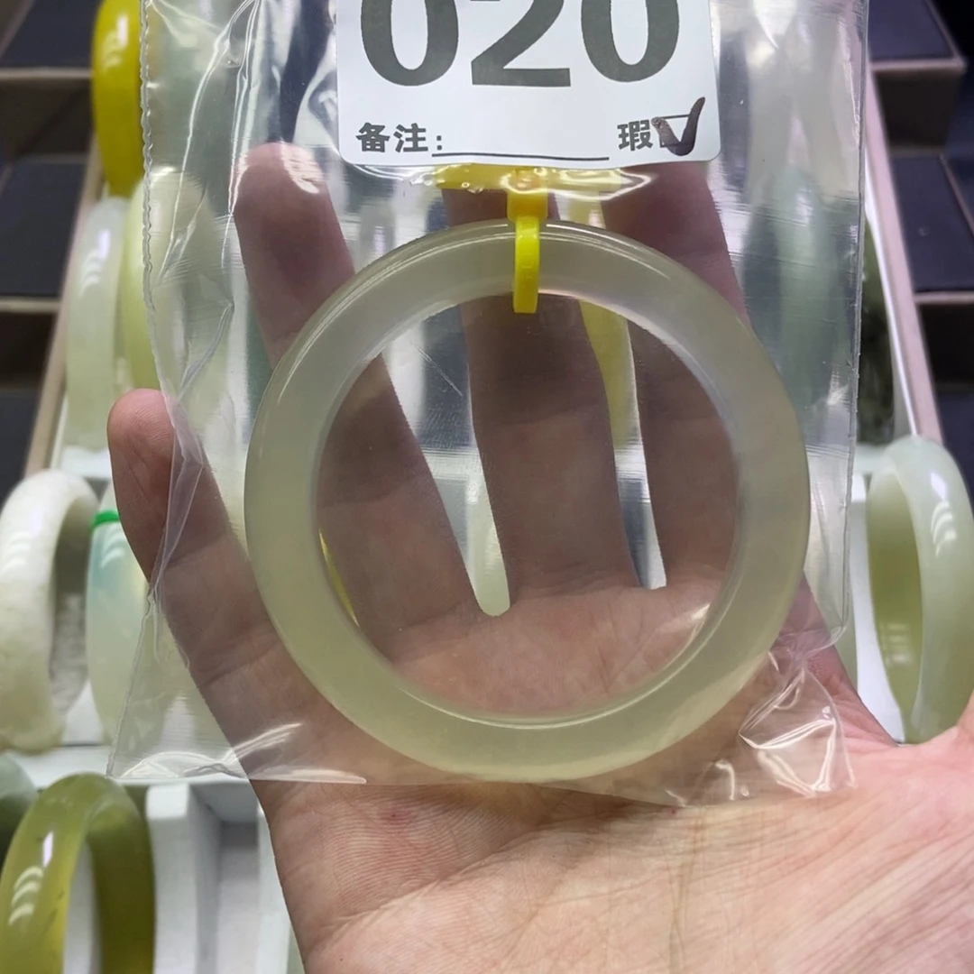 未镶嵌蛇纹石玉手镯L***0