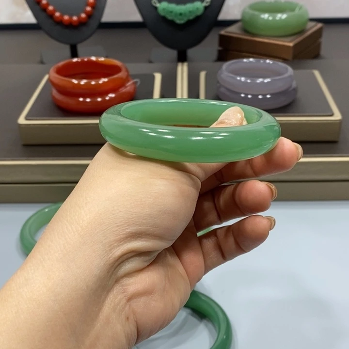 东陵石手镯未镶嵌安**涵