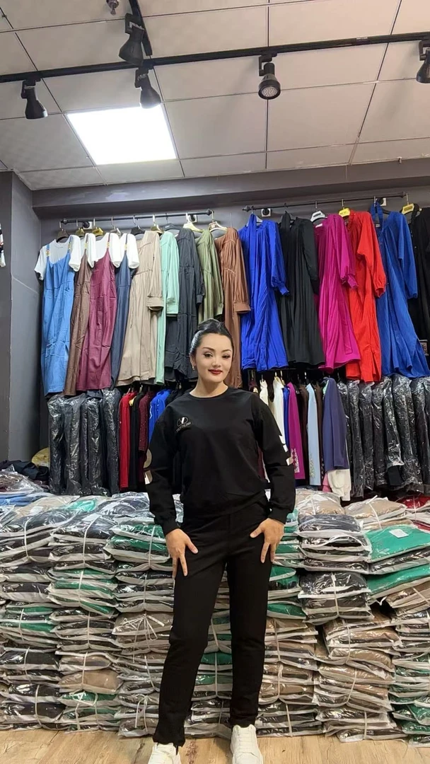 女士时尚运动套装乌鲁木齐发货