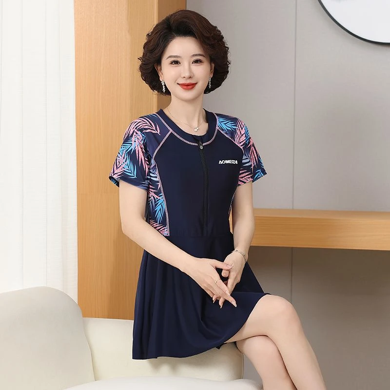 妈妈泳衣中老年保守女士分体加肥200斤遮肚微胖大码温泉泳装速干