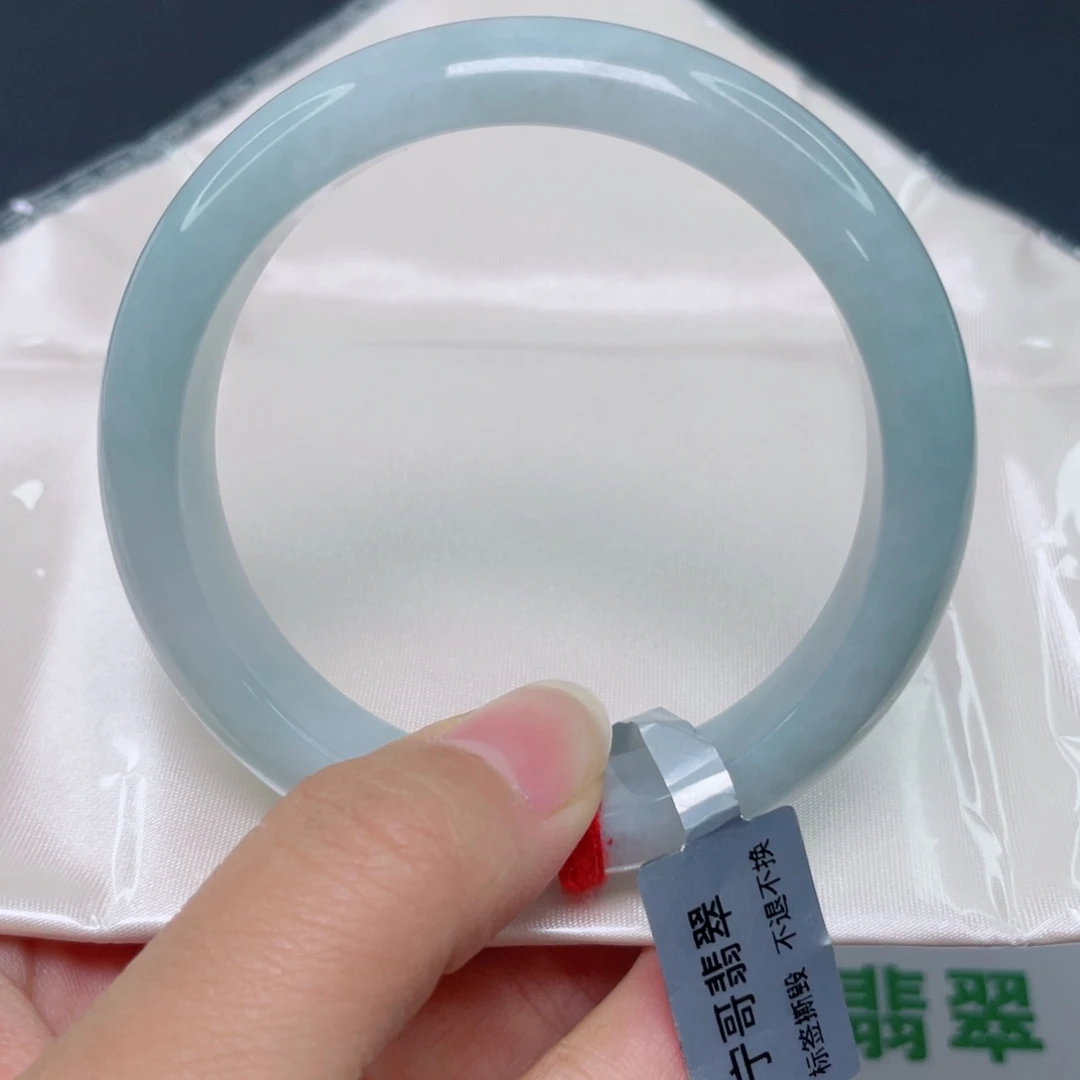 幸***来翡翠未镶嵌手镯A货冰川蓝