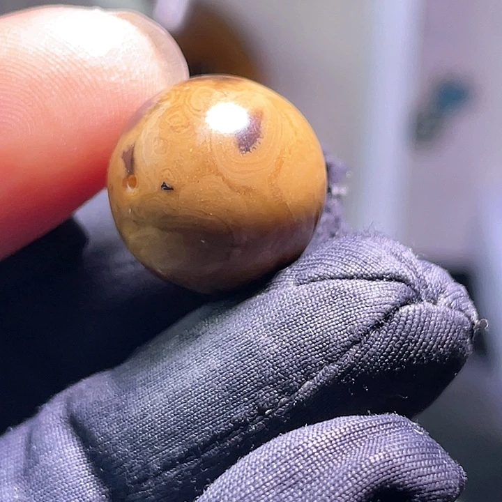 琥珀裸石未镶嵌。。