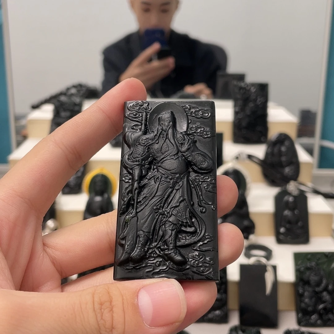 ：***：蛇纹石玉未镶嵌吊坠