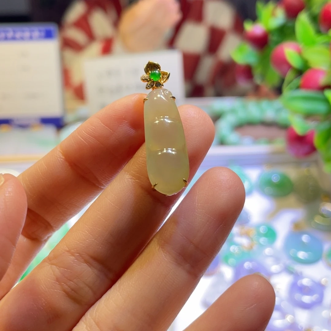 翡翠18K金镶嵌吊坠(不含链)豆子
