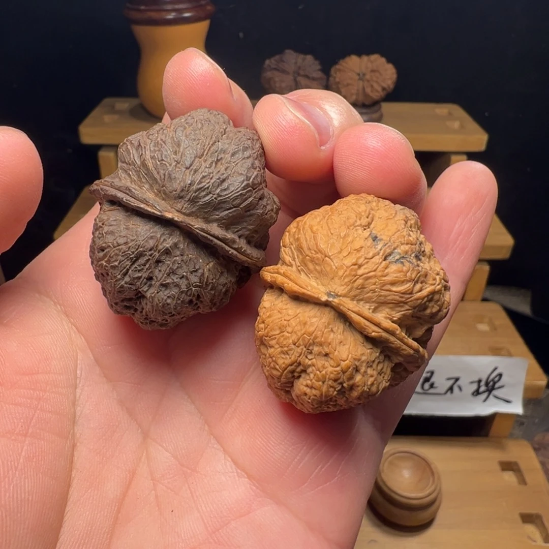 文玩核桃吊坠蝴蝶蟾39mm