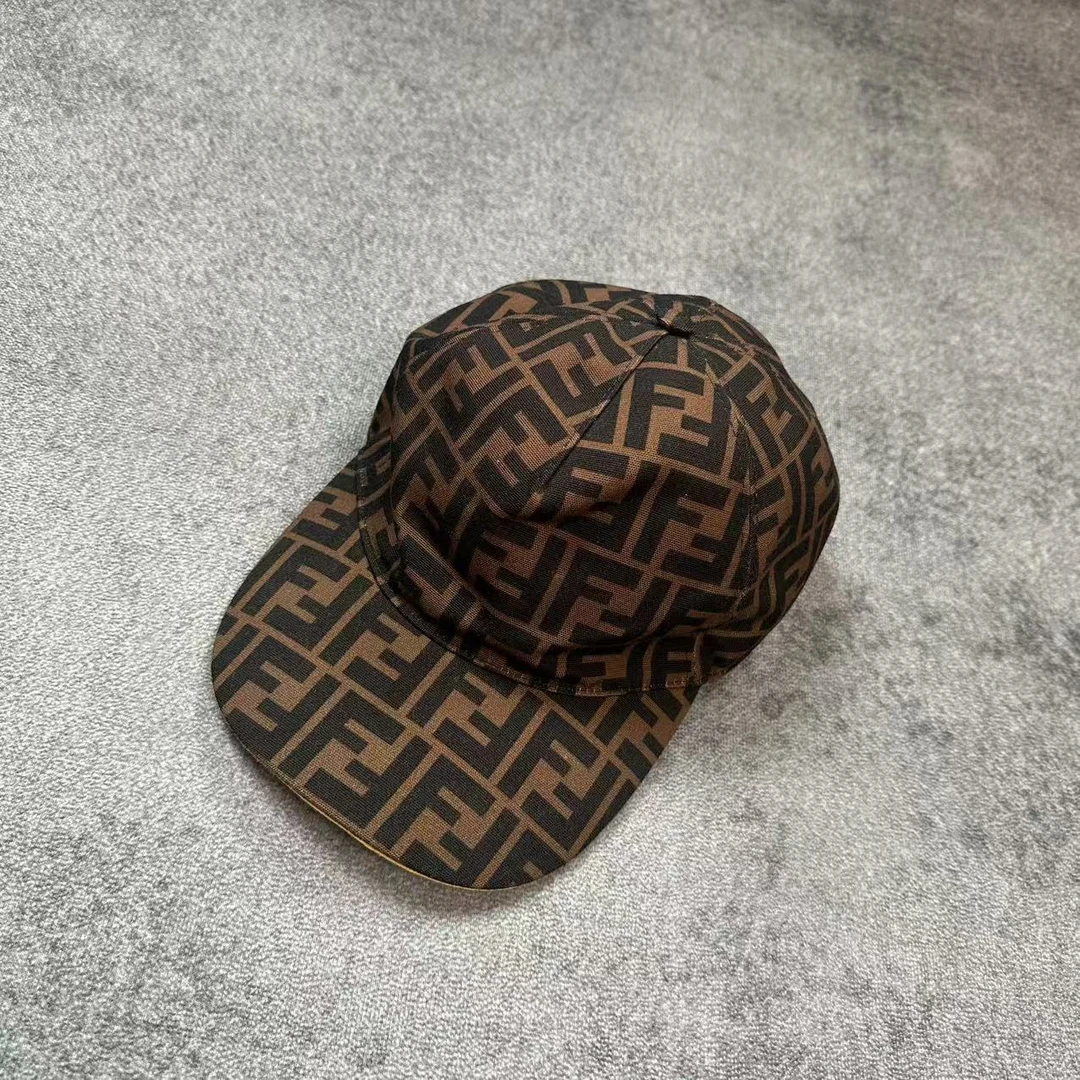 99新 FENDI/芬迪 经典老花棒球帽/52码