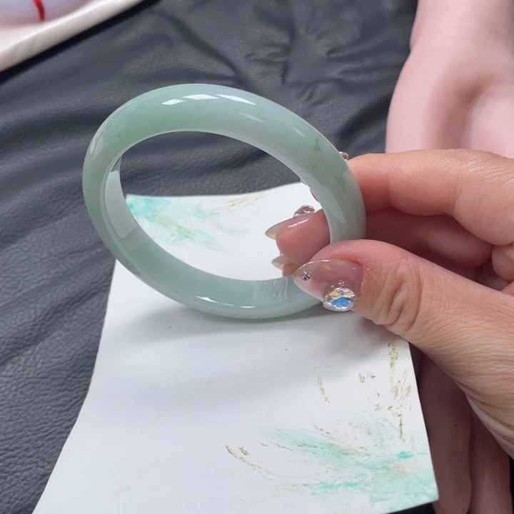 翡翠未镶嵌手镯正圈